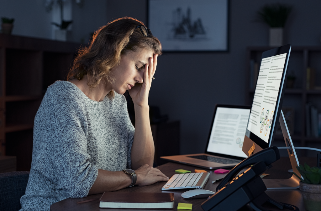Aproape jumătate dintre jurnaliștii români se confruntă cu burnout 2 angajat epuizat vrem legea burnout hacking work