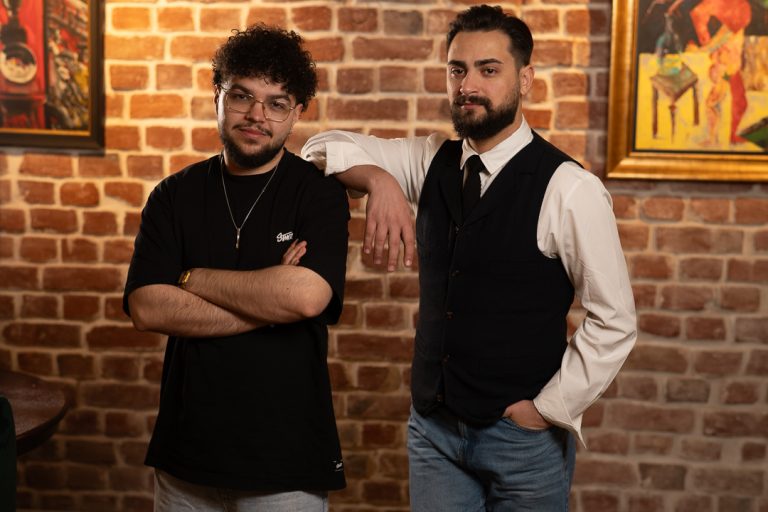 1 COVER AndrianDacian team