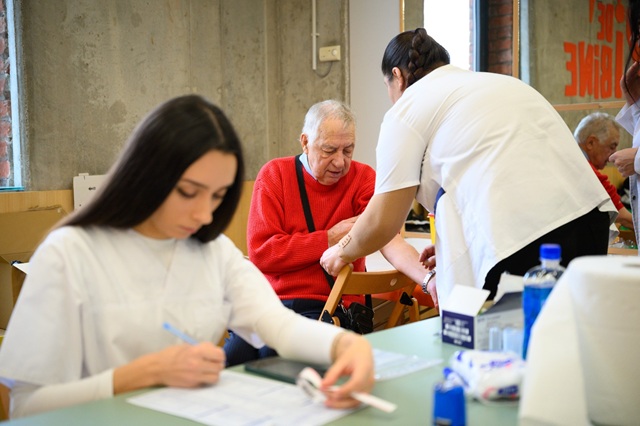 peste 80 de seniori au primit îngrijire medicală gratuită la Caravana Zi de BINE