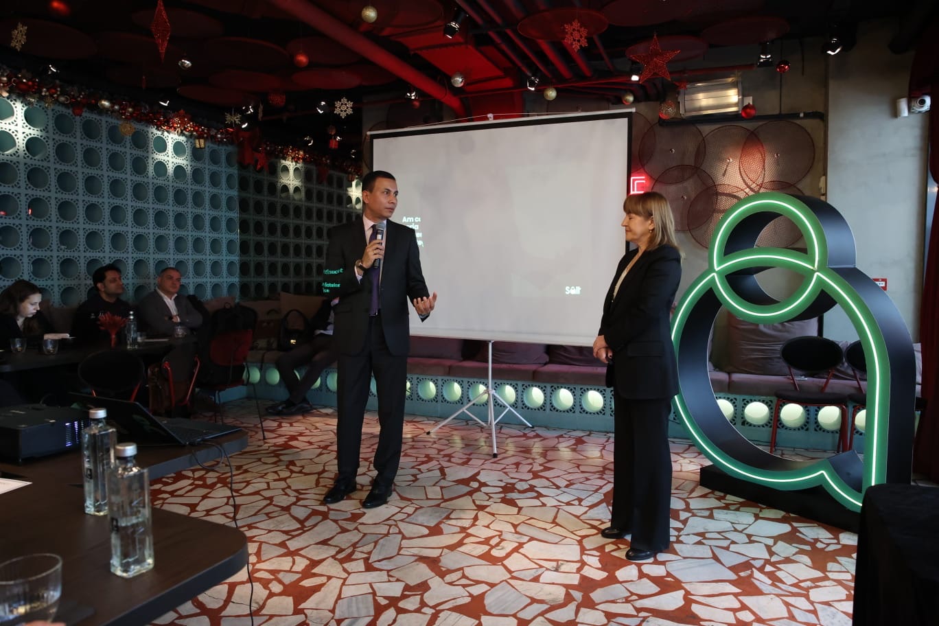 Salt Bank 10 Decembrie 2025 1