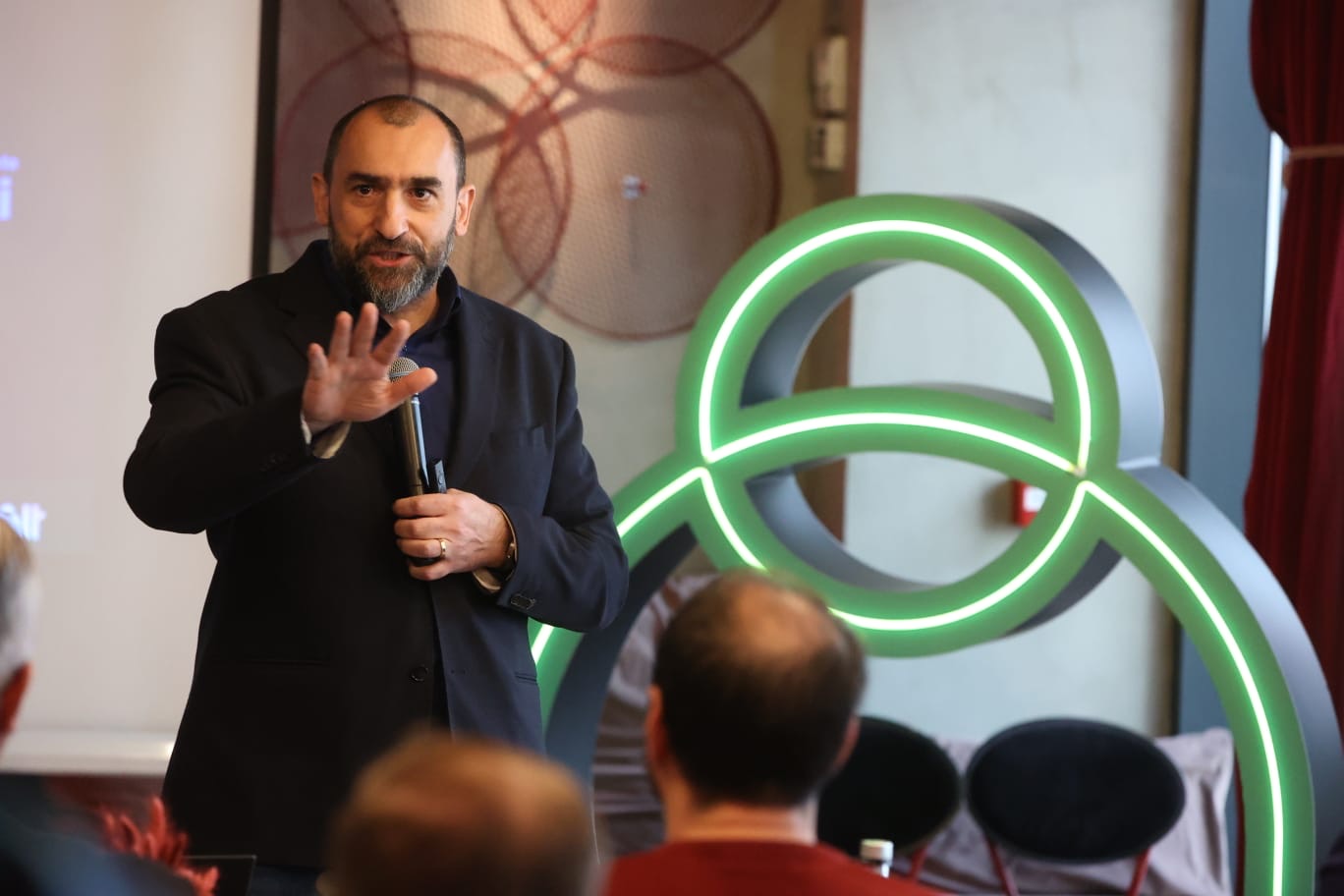 Salt Bank 10 Decembrie 2025 9