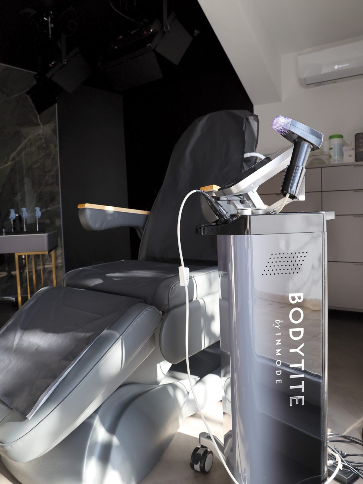 Medicină cu eleganță: The Body Gallery 3 detalii
