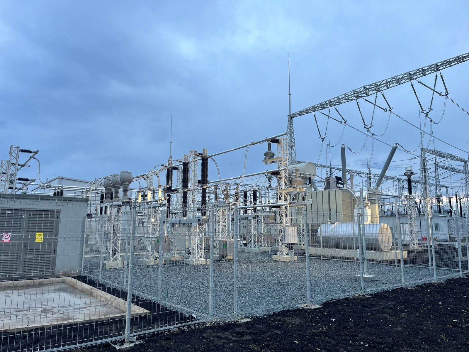 Prima instalație de compensare a energiei reactive de tip STATCOM, pusă în funcțiune la Sibiu 3 energie electrica statie de transformare transelectrica sibiu statcom curent 3