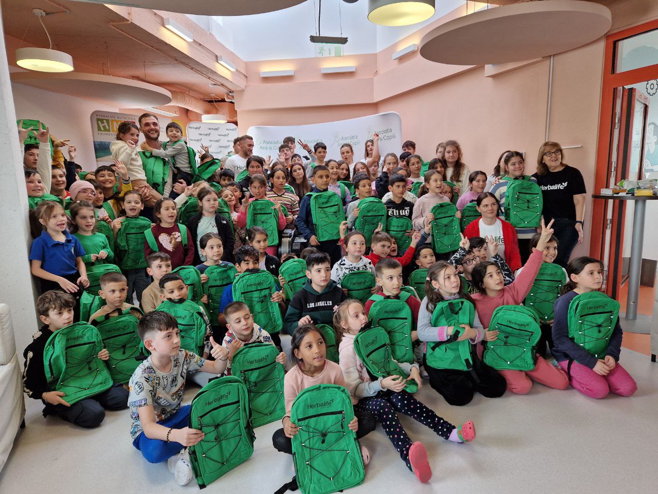 Herbalife Family Foundation a donat 5 milioane de dolari în 2025 pentru a ajuta copii și familii vul...
