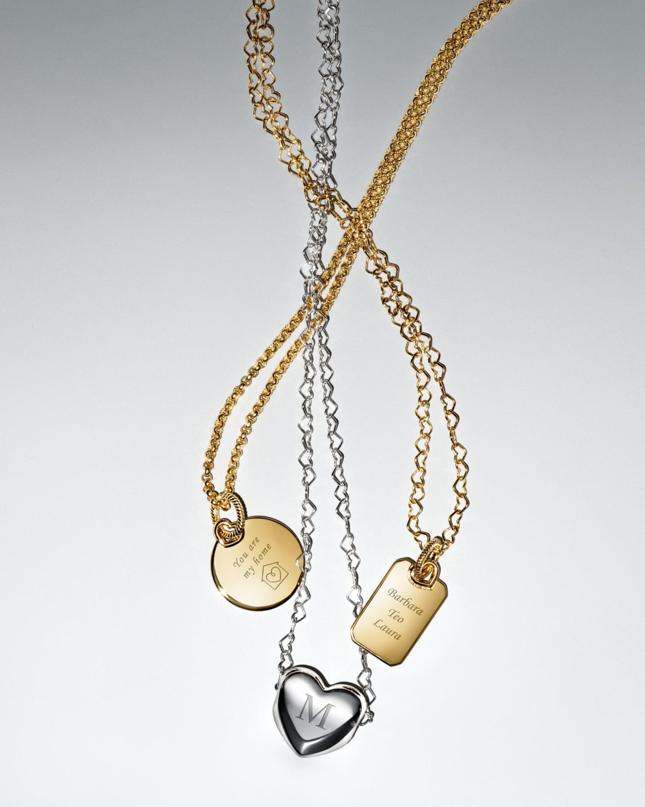 Bijuteriile Pandora, cadouri cu poveste pentru femeile importante din viața ta