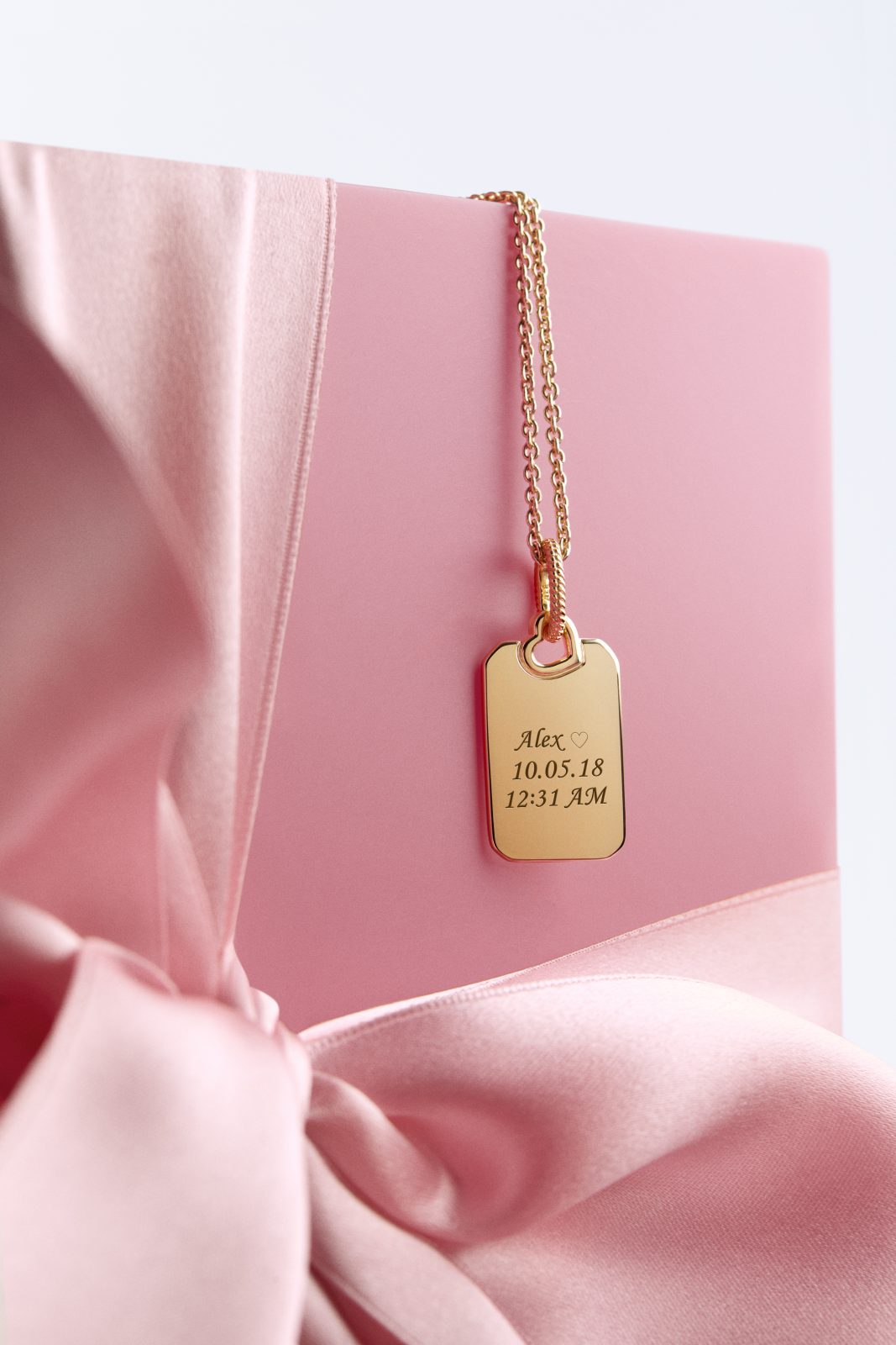 Bijuteriile Pandora, cadouri cu poveste pentru femeile importante din viața ta