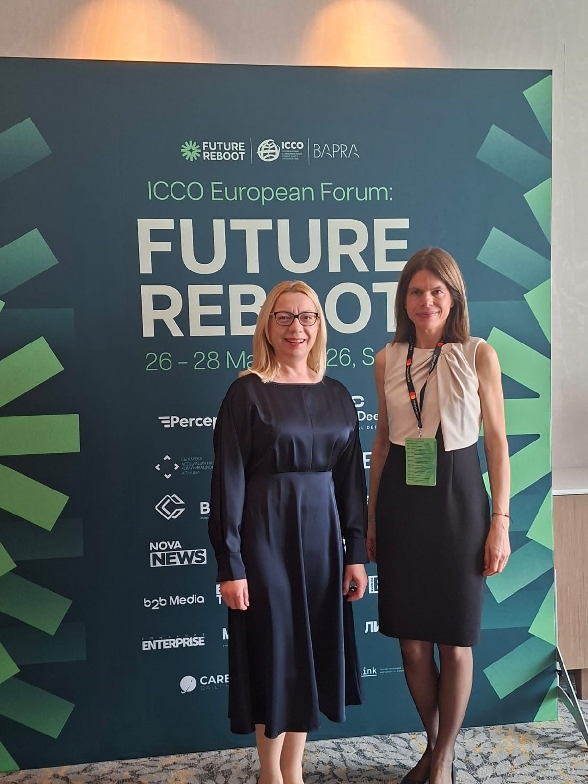 ARRP: Încrederea în era dezinformării — pe agenda europeană a PR-ului 1 Alexandra Spiride Mihăilescu, Vicepreşedinte ARRP și Managing Partner BDR Associates, si Viorica Roșca, Președinte ARRP și Corporate Affairs Manager, FIBRAN România