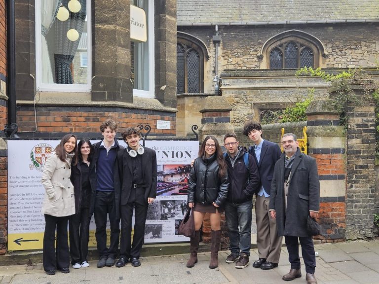 Elevii romani obtin locurile 123 la categoria ESL Cambridge Debates 2026 foto1