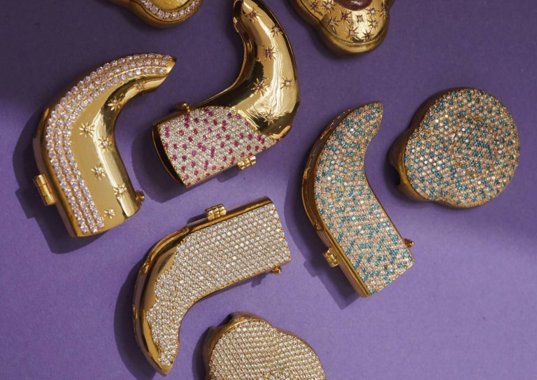 Auzi, brandul care transformă aparatele auditive în accesorii elegante