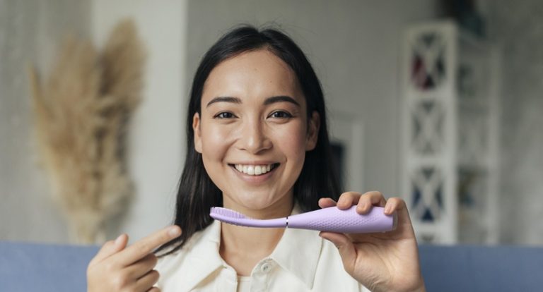 Issa 4 plus Lifestyle Model 06 1.jpg e1774602142331