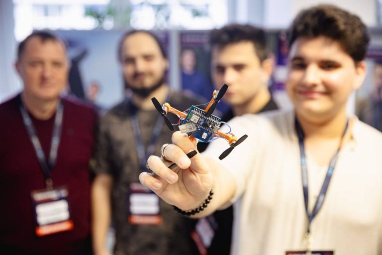 W.A.S.P. Mentiune Speciala