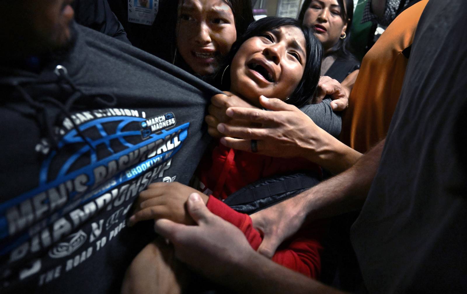 001 World Press Photo of the Year Carol Guzy ZUMA Press iWitness for Miami Herald 1