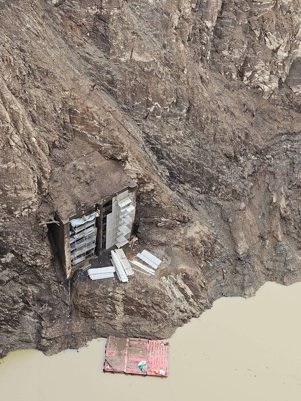 Hidroelectrica începe procesul de umplere controlată a acumulării Vidraru 1 663099093 1631053464635102 4612969653847682313 n