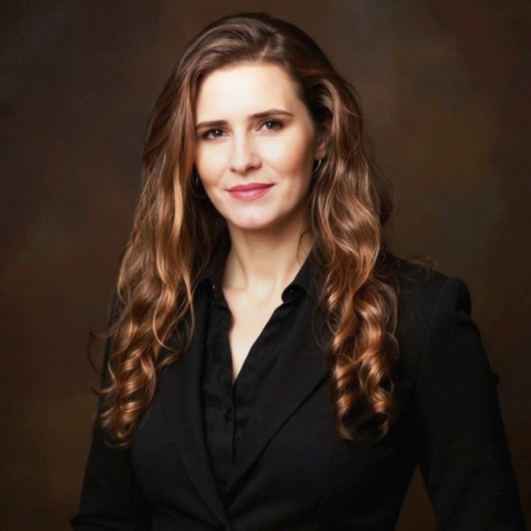 Alina Popescu Director Marketing COSMO PHARM