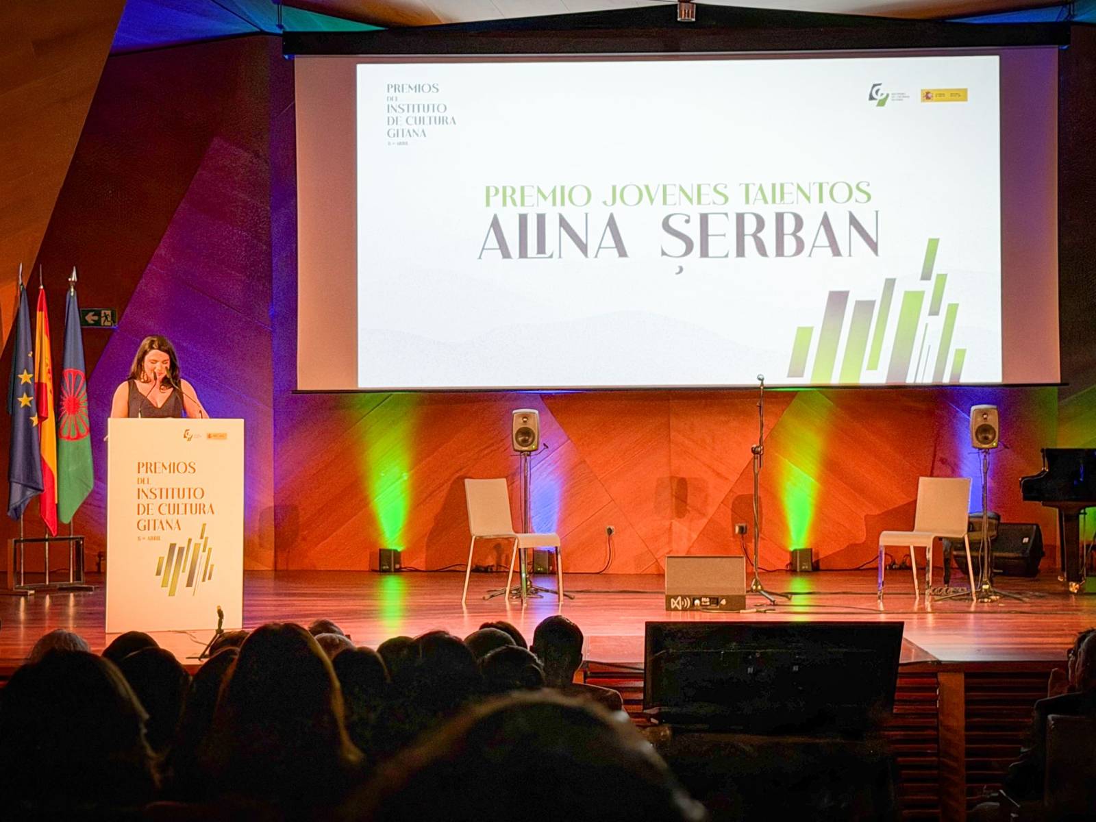 Alina Șerban a fost distinsă cu premiul The Gypsy Culture Awards „8 April”, la categoria Young Talents, acordat de Institute of Gypsy Culture 1 Alina Serban The Gypsy Culture Awards „8 April 5