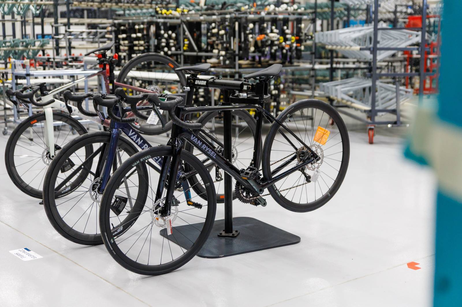 Fabrica de biciclete partener Decathlon 1