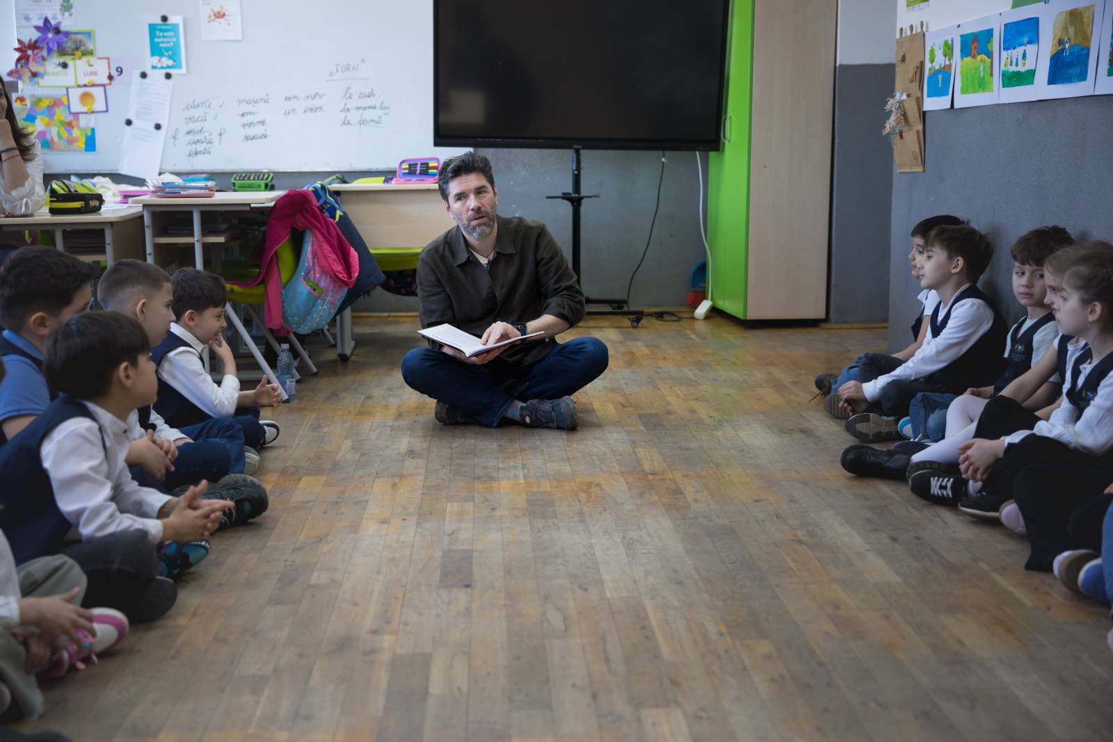 Fitness pentru minte Alex Dima citeste copiilor