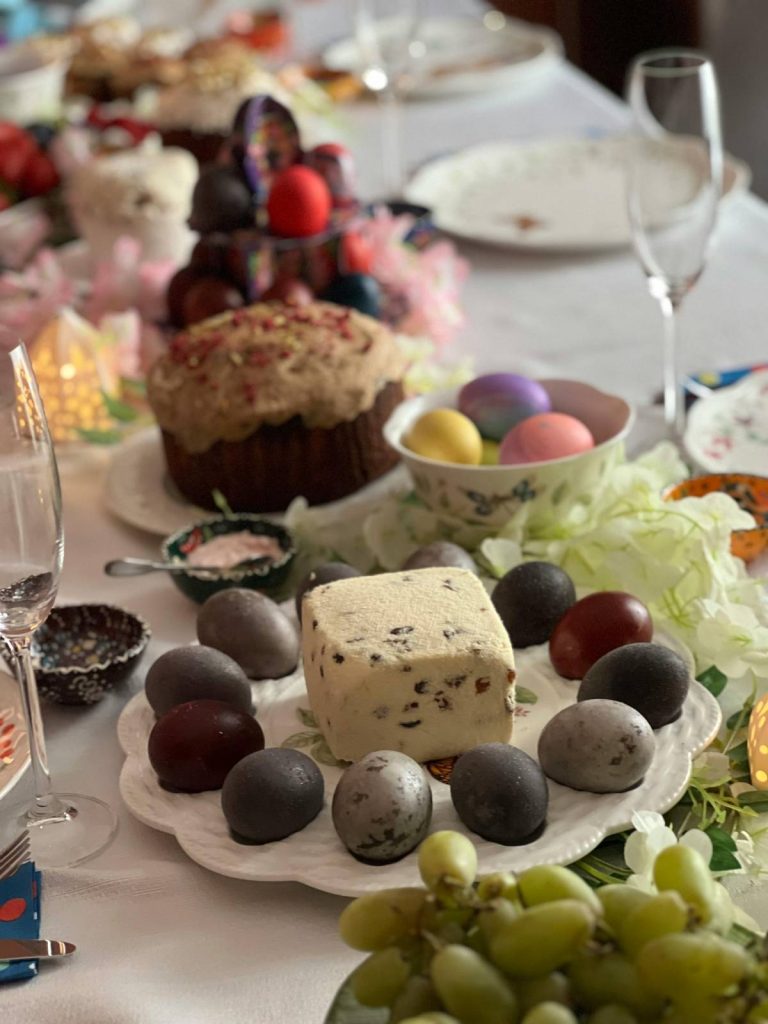 Masa de paste sarbatori sarbatori pascale inviere