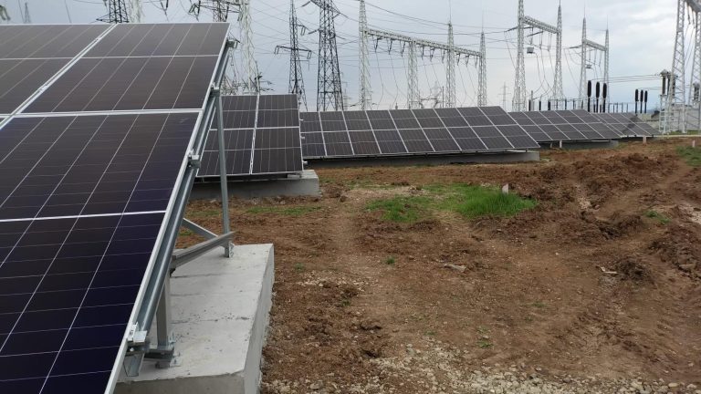 Transelectrica montează panouri fotovoltaice pentru autonomia stațiilor de transformare 1 PANOURI MONTATE TRANSELECTRICA PNRR 1