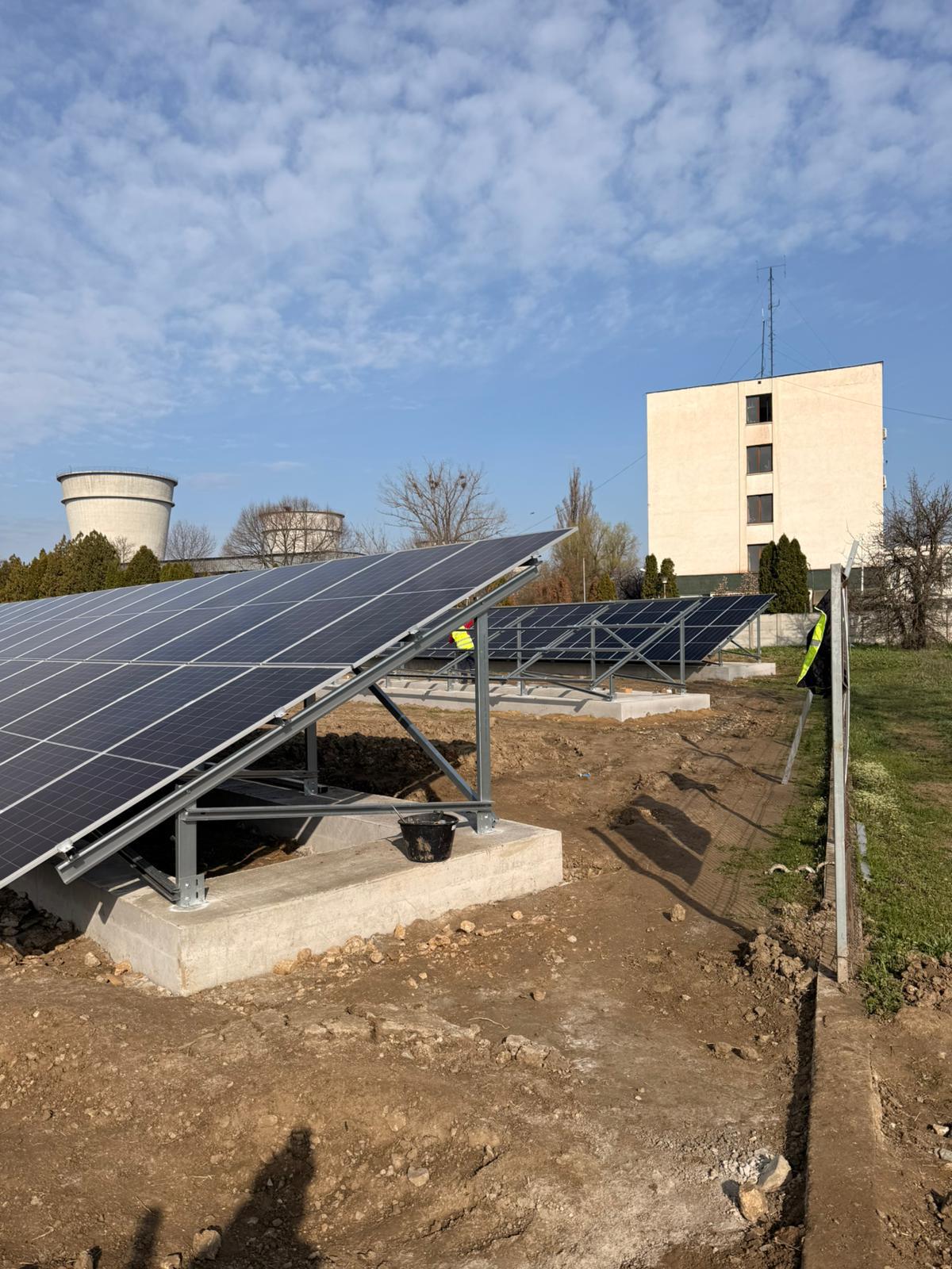 Transelectrica montează panouri fotovoltaice pentru autonomia stațiilor de transformare 2 PANOURI MONTATE TRANSELECTRICA PNRR 5