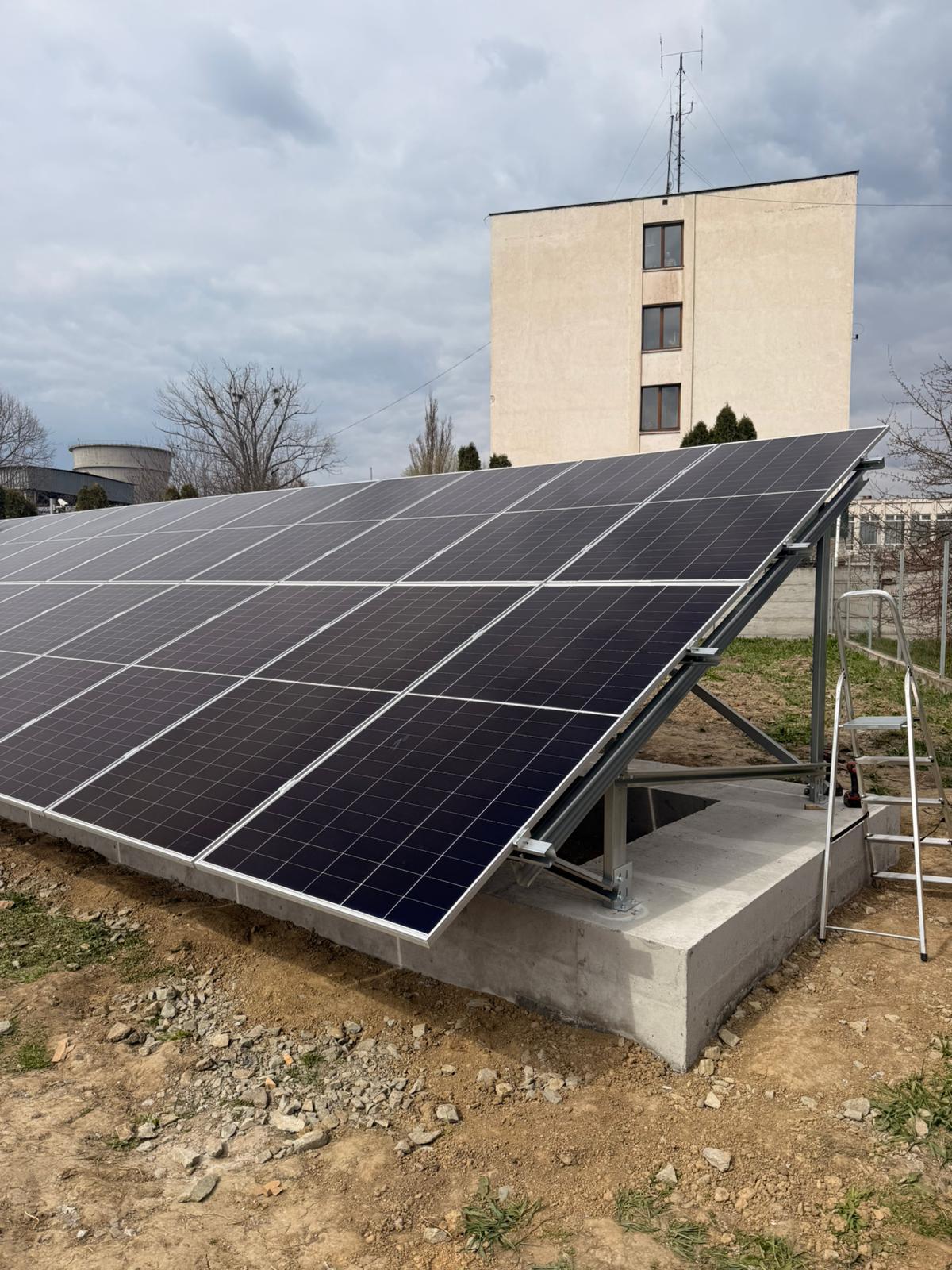 Transelectrica montează panouri fotovoltaice pentru autonomia stațiilor de transformare 3 PANOURI MONTATE TRANSELECTRICA PNRR 6