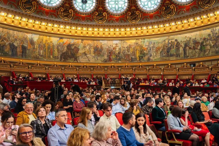 Public Ateneul Roman @ Hoinar.Carnaval photocredit VIRA Lavinia Cioaca