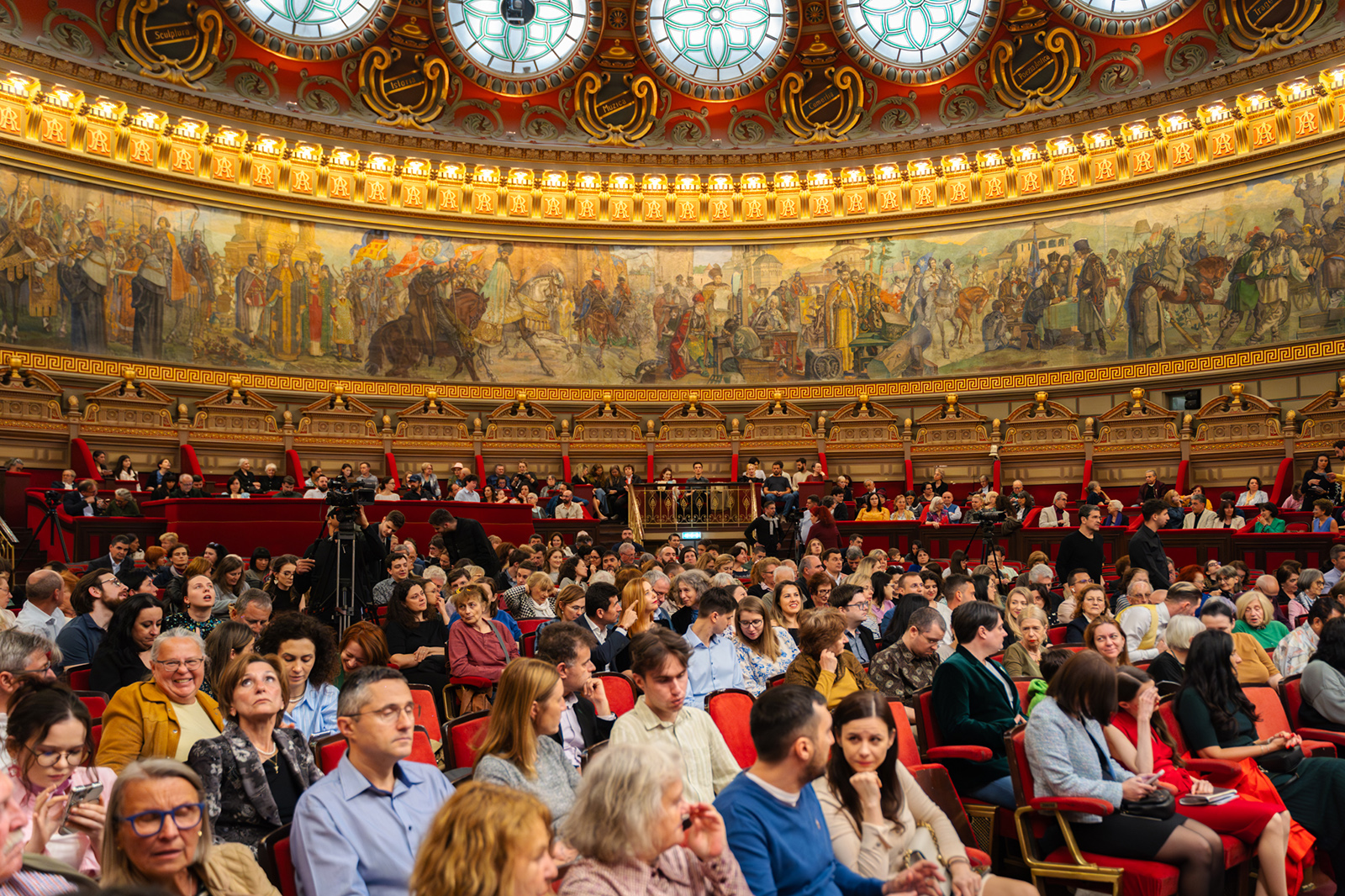 Public Ateneul Roman @ Hoinar.Carnaval photocredit VIRA Lavinia Cioaca