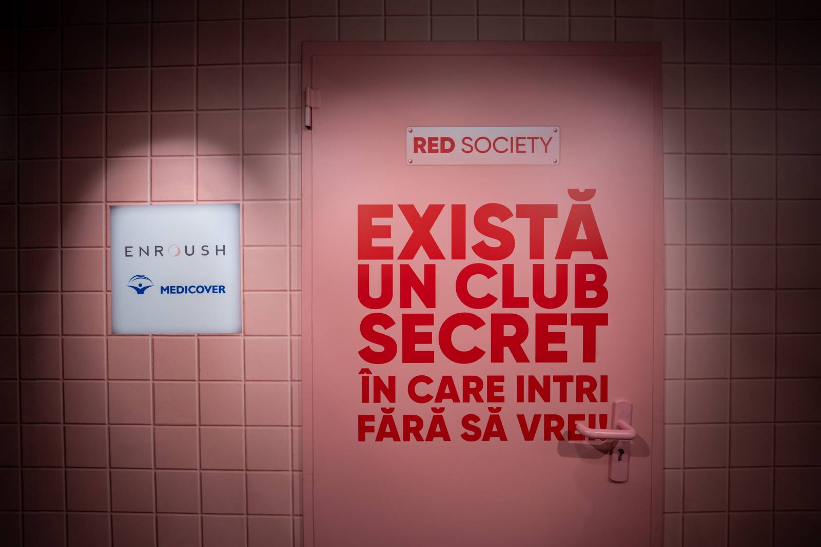 Enroush și Medicover România lansează RED Society, program dedicat elevelor și studentelor 2 RED SOCIETY