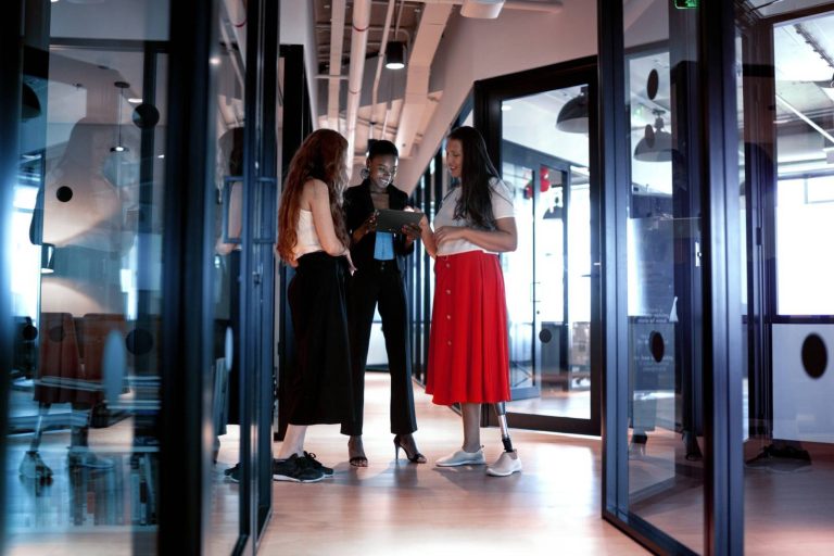 business ai inteligenta artificiala oameni manageri