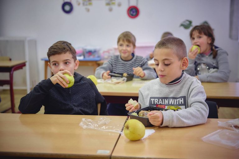 copiii scoala educatie mancare world vision
