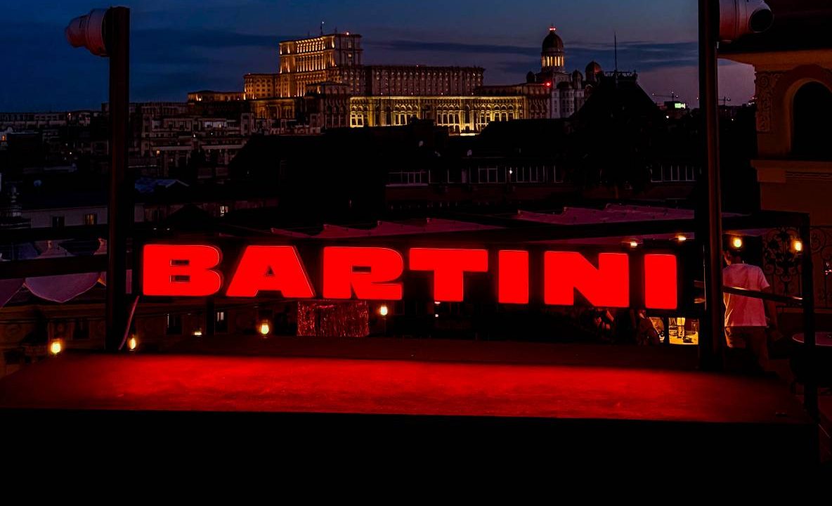 BARTINI Rooftop, primul Martini Cocktail Bar din România, redeschide terasa la capacitate completă 2 Bartini 10 e1779351556495
