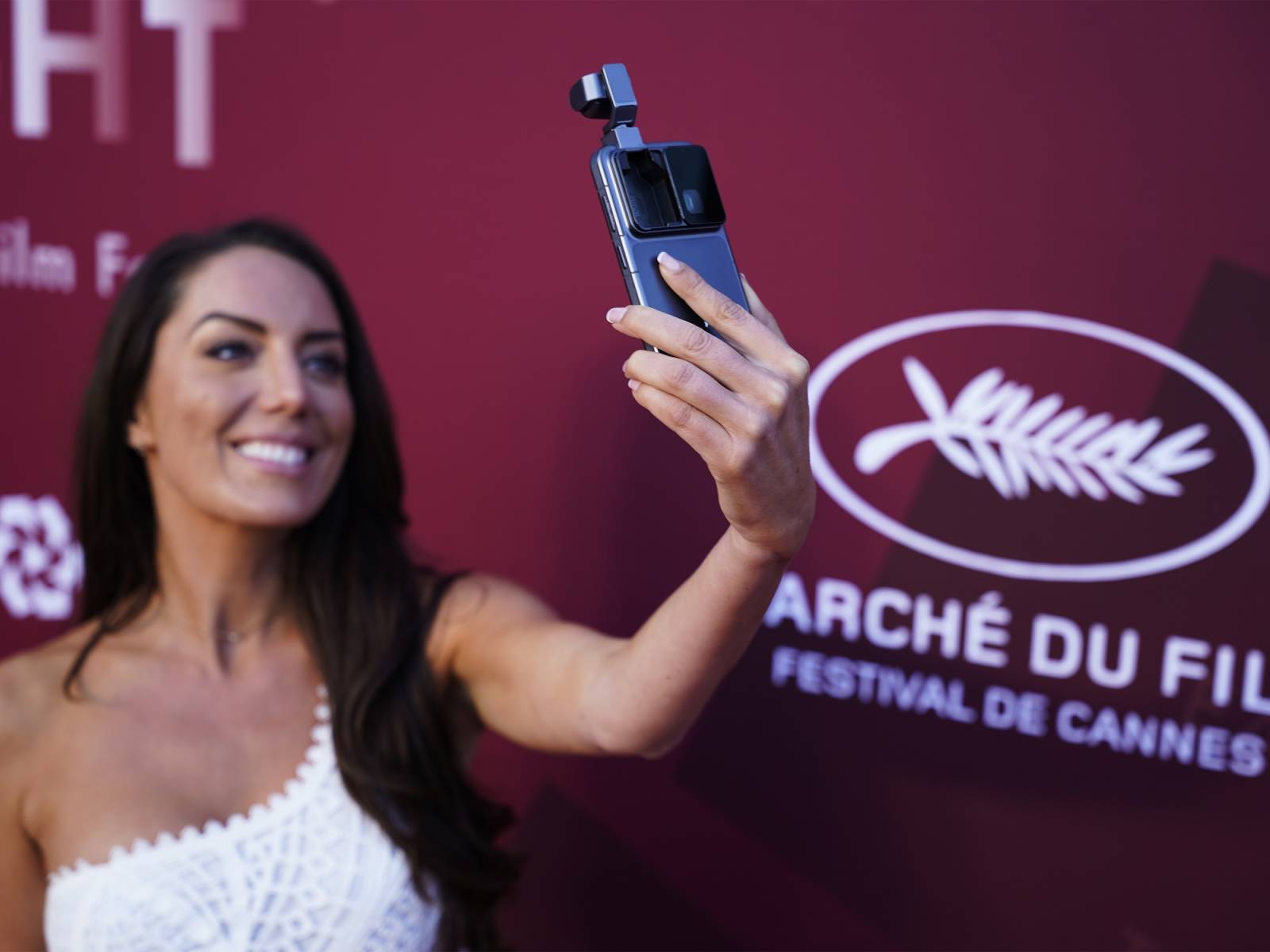 HONOR Robot Phone aduce viitorul filmării pe smartphone la Cannes 2 HONOR Robot Phone at Cannes Photo 2