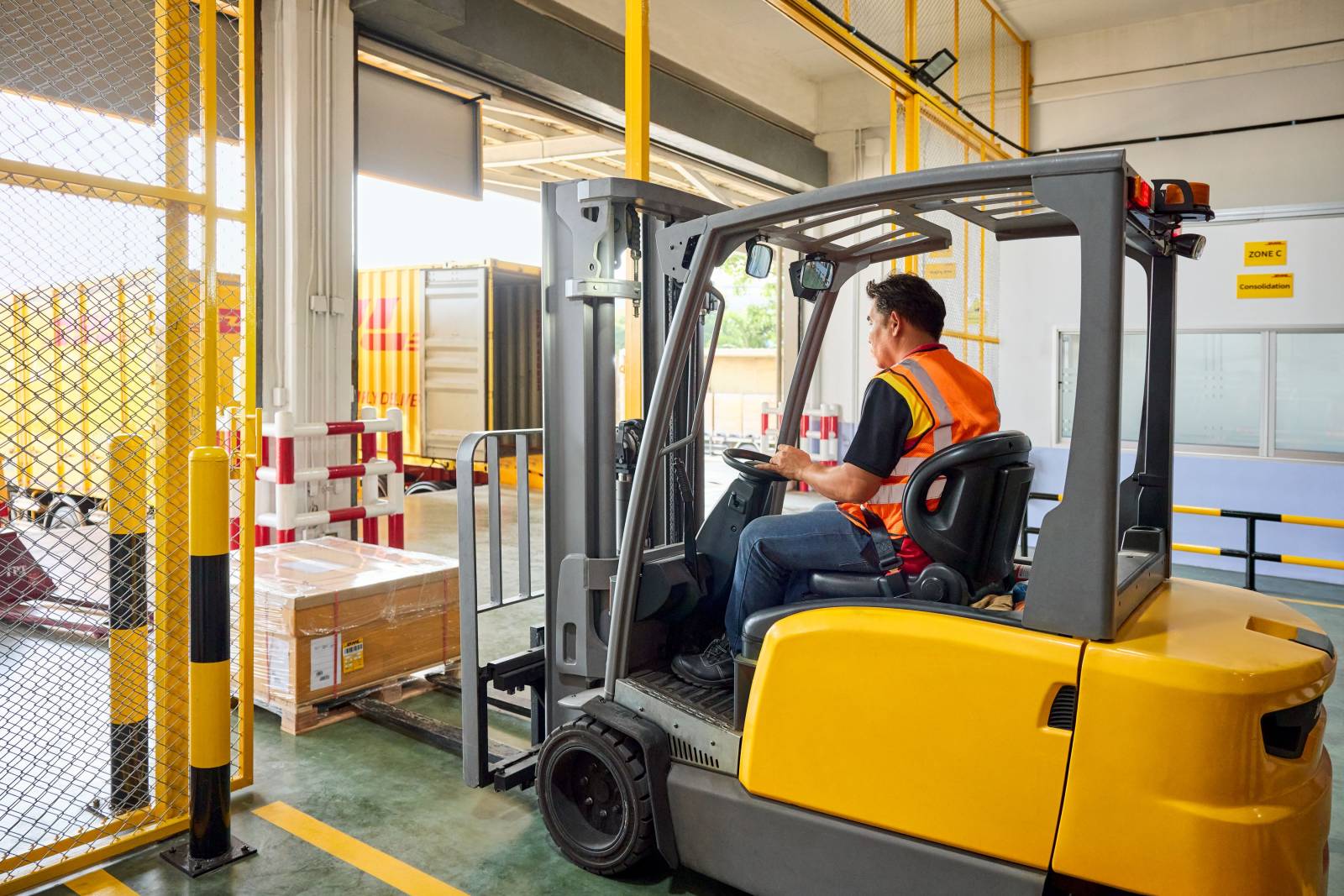 DHL oferă transport pentru colete de până la 3 tone prin Heavy Weight Express 1 Heavy Weight Express 2