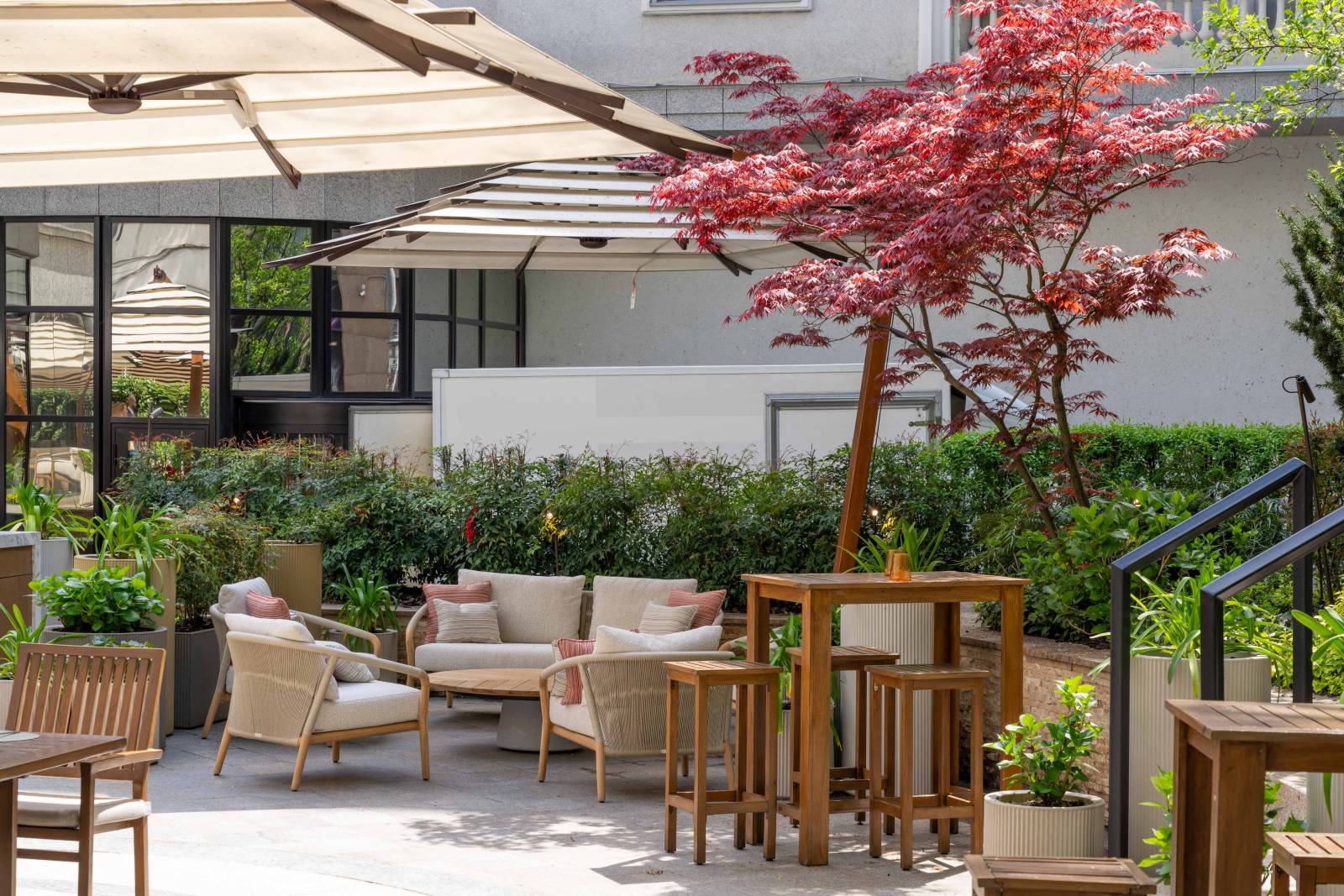JORJ TERRACE BAR 7