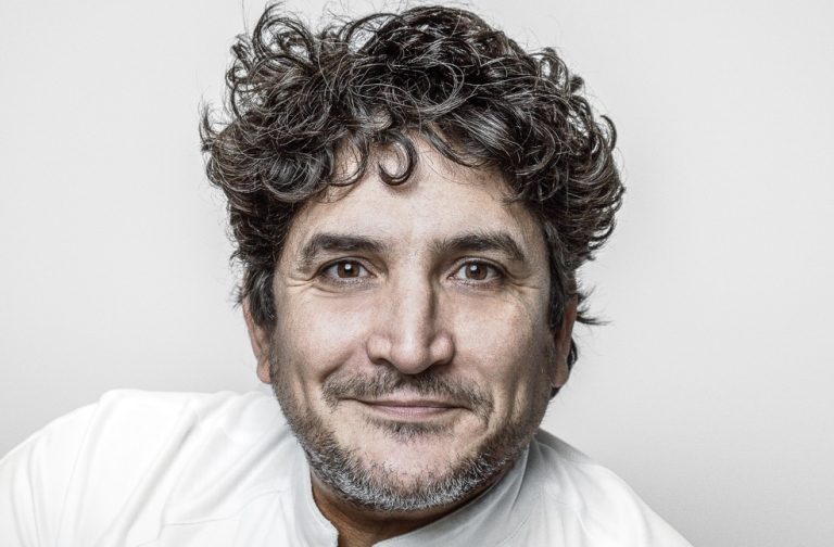 MAURO COLAGRECO PORTRAIT Sitting 4C V cropped © Philip Ducap Large e1778850608954