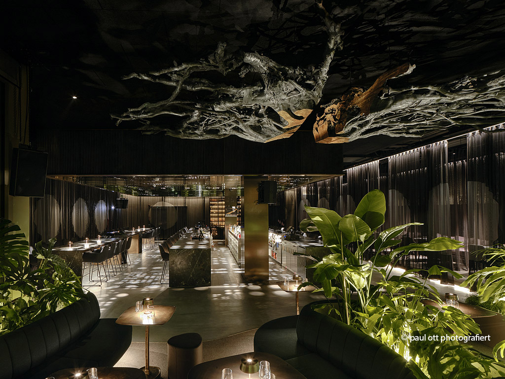 Matias Perdomo aduce bucătăria teatrală a restaurantului Contraste Milano la București, în a patra rezidență gastronomică din cadrul MOSH Michelin Series 1 Poze Mosh Bar Dinner2