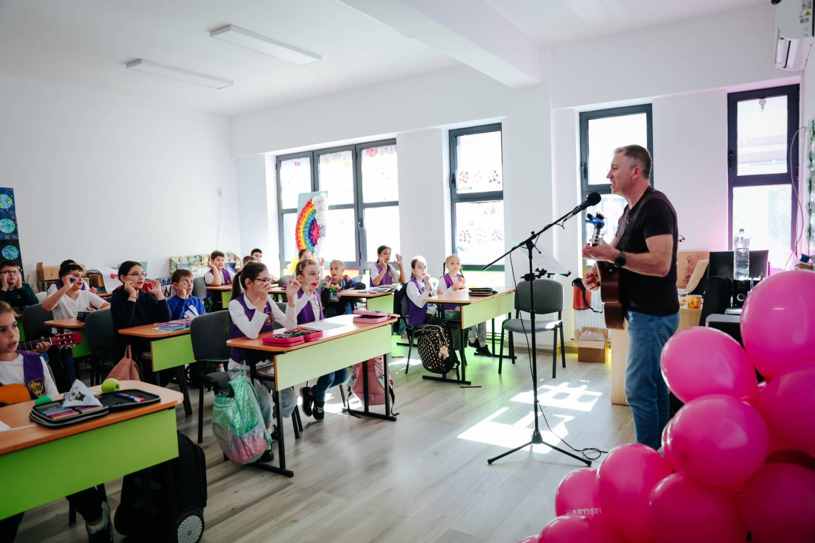 Proiectul a inclus ateliere sustinute de Walter Ghicolescu