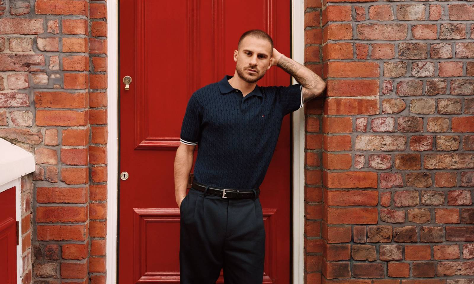 Tommy Hilfiger și Liverpool FC aduc stilul prep într-o vară emblematică a fotbalului 2 Tommy Hilfiger și Liverpool FC aduc stilul prep într-o vară emblematică a fotbalului