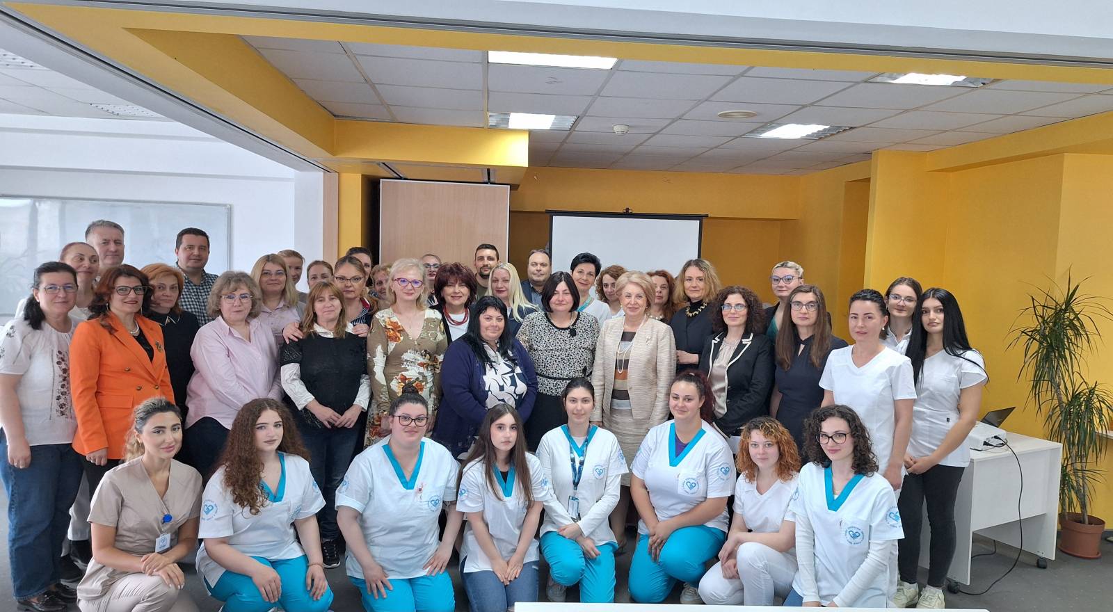 Au fost desemnați câștigătorii premiillor Dr. Mioara Mincu 2026 3 elevi si profesori la Scoala Postliceala Carol Davila
