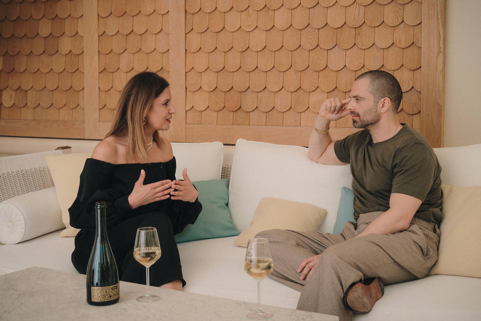 Sebastian Stan, într-un interviu rar în limba română la Cannes, pentru seria JIDVEI „Vin la povești” 1 1.OG Amalia Enache ProTV Sebastian Stan Fjord competitie oficiala Jidvei Mysterium Foto Nicolae Anghel pentru Jidvei 202601349