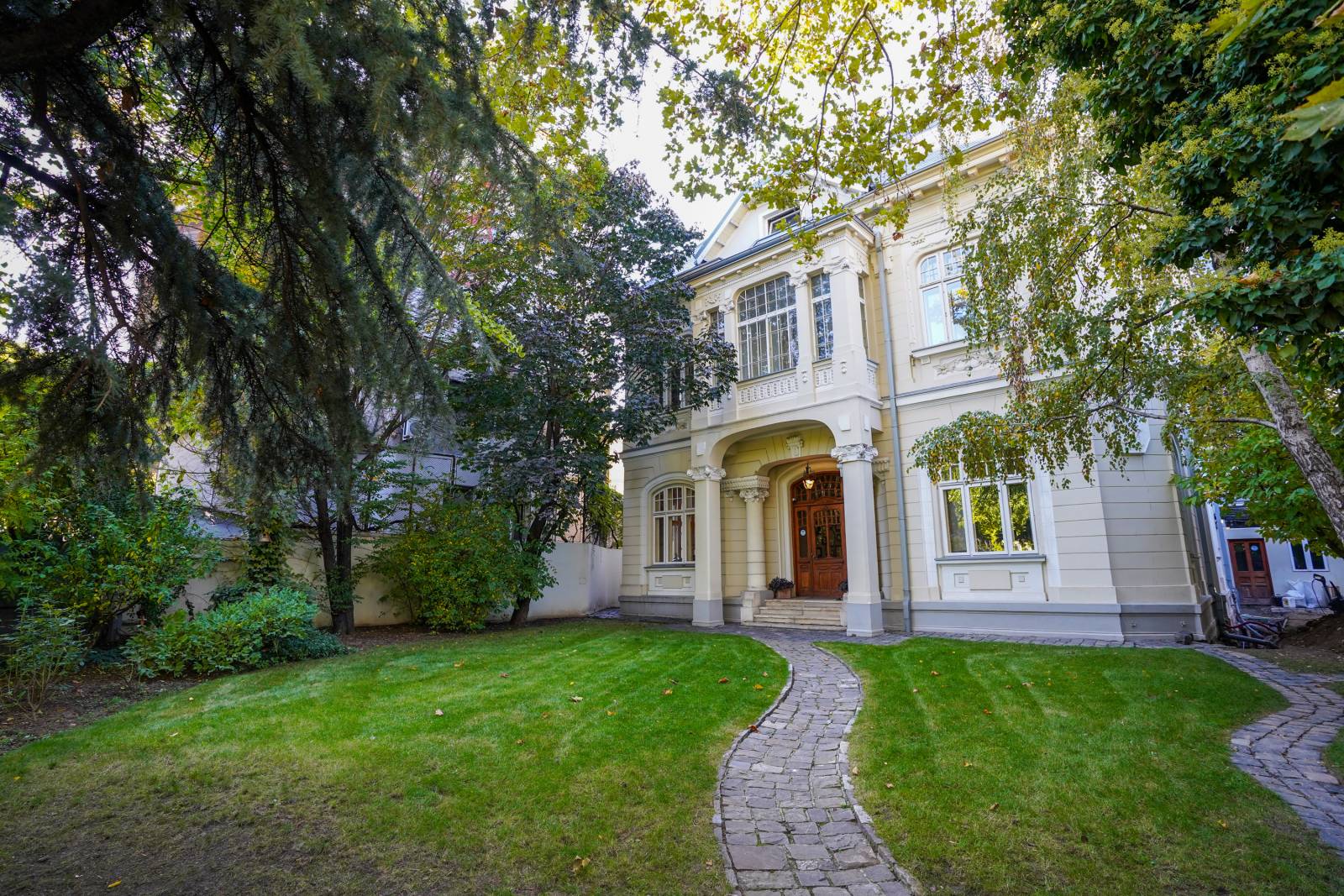 Cât costă un castel în București. Prețurile de milioane 3 CASA CATON SIMON