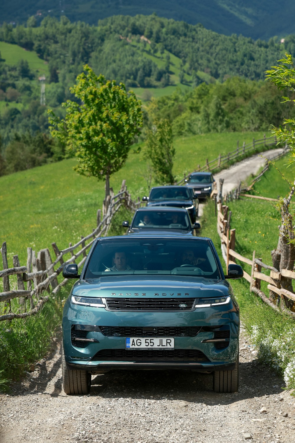 RANGE ROVER REDEFINESTE EXPERIENTA DE CALATORIE 05