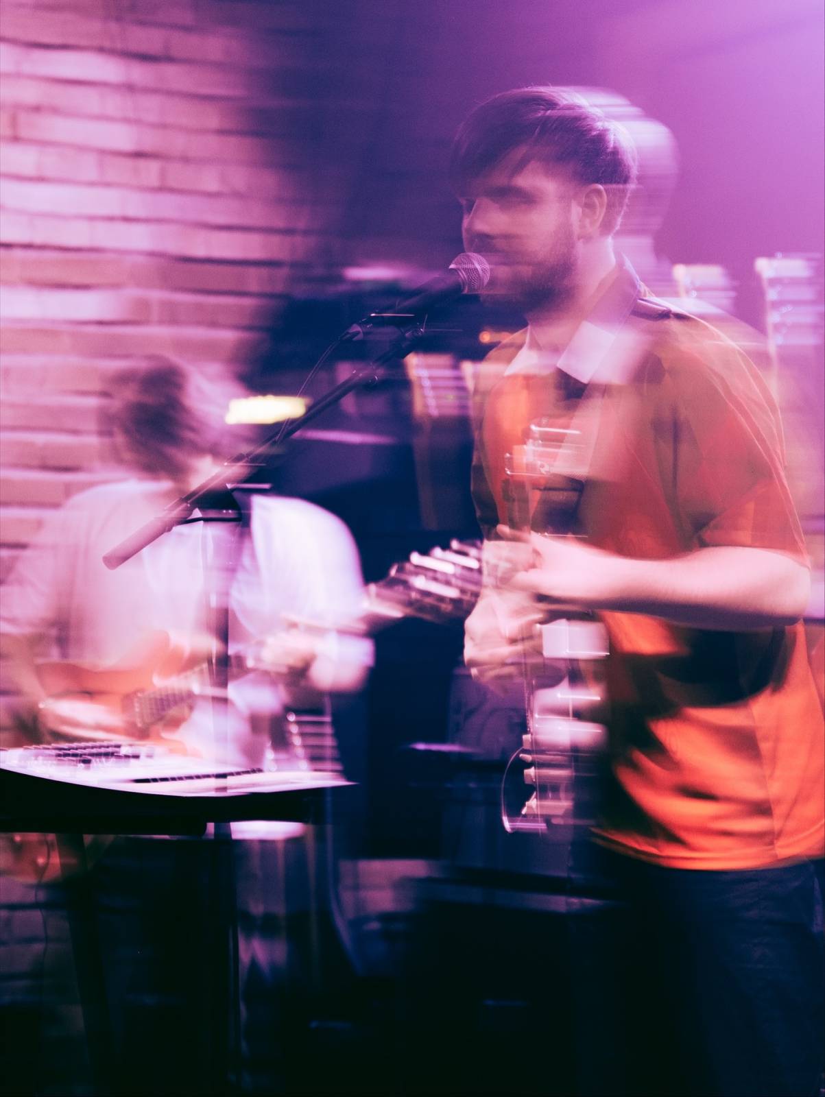 Stray Lights Festival aduce trei zile de muzică alternativă, post-punk, experimental și noise, între 31 iulie și 2 august, în București, la Control Club 2 Stray Lights Festival 2026