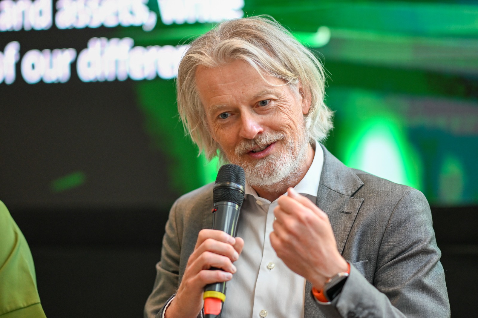 Symfonia Group își consolidează operațiunile din România 1 Symfonia Piotr Ciski CEO Symfonia Group