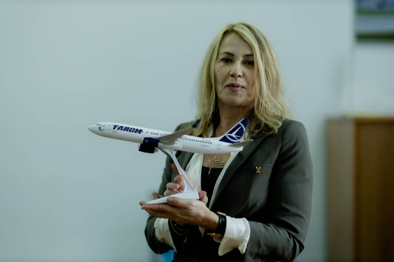 TAROM marchează 50 de ani de la primul 10 perfect al Nadiei Comăneci prin zborurile aniversare RO10 și RO50 4 Tarom Nadia 169