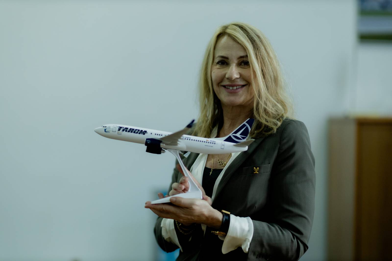 TAROM marchează 50 de ani de la primul 10 perfect al Nadiei Comăneci prin zborurile aniversare RO10 și RO50 5 Tarom Nadia 171