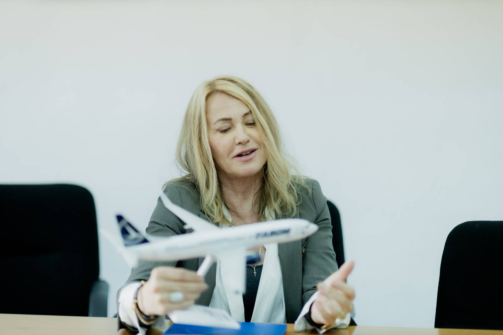 TAROM marchează 50 de ani de la primul 10 perfect al Nadiei Comăneci prin zborurile aniversare RO10 și RO50 2 Tarom Nadia 36