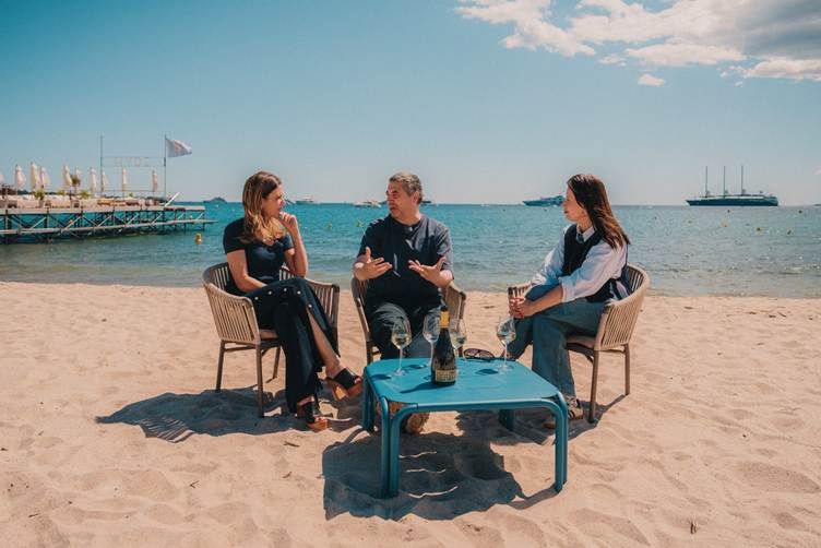 Sebastian Stan, într-un interviu rar în limba română la Cannes, pentru seria JIDVEI „Vin la povești” 1 image 12