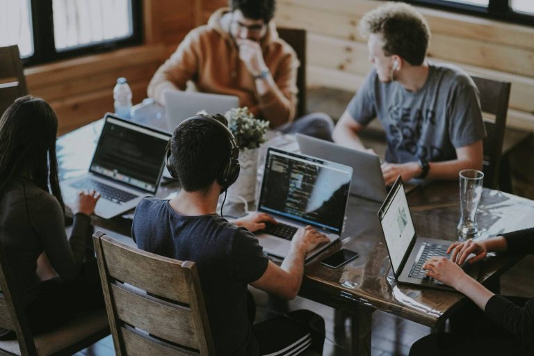 Companiile renunță la achiziția de laptopuri și telefoane. Modelul Device-as-a-Service câștigă teren în Europa 21 inki tech04