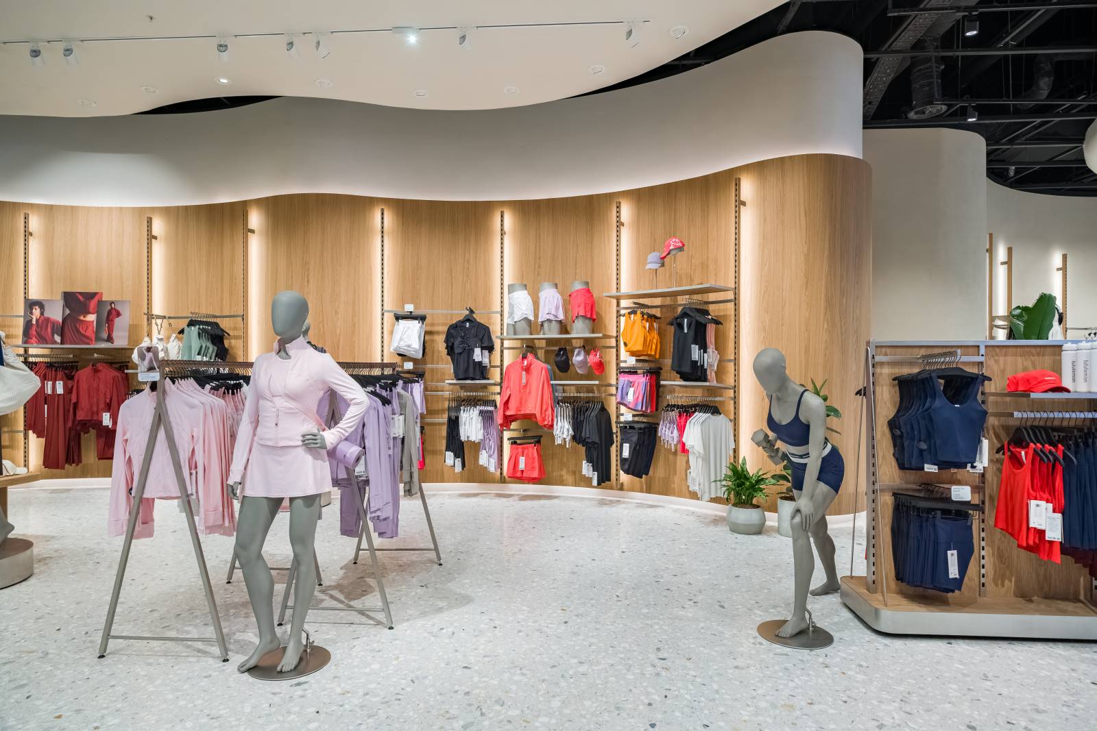 Primul magazin lululemon din România s-a deschis în București 9 lululemon 10